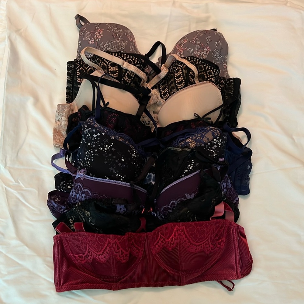 Adore Me bra lot size 36B. Nine bras